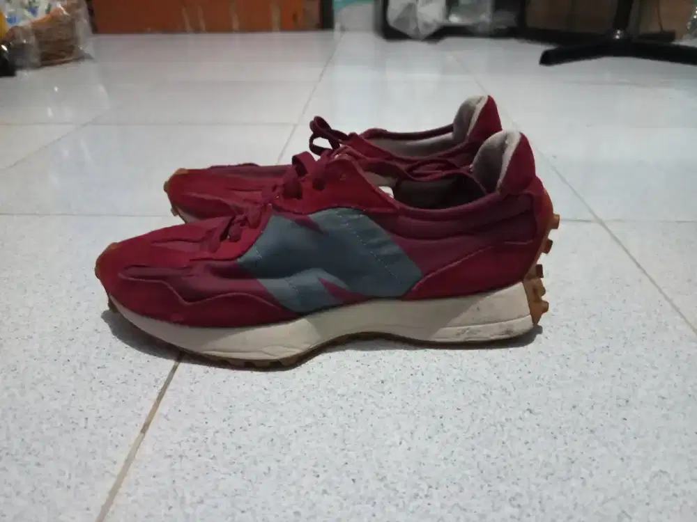 Sepatu NB 327 size 41,5/26 cm