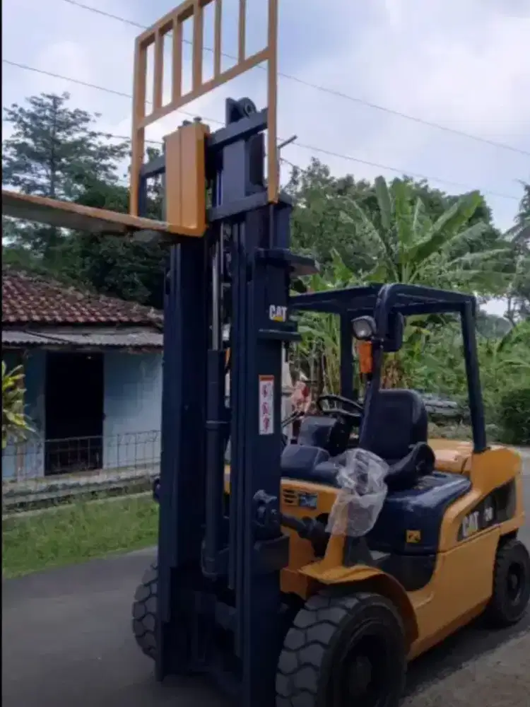 Forklift 3 Ton Threelift Caterpillar 2020