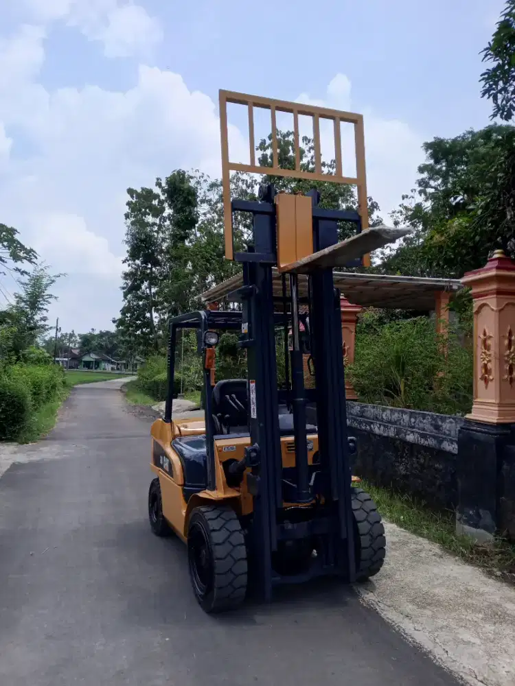 Forklift 3 Ton Caterpillar 2020 three lift