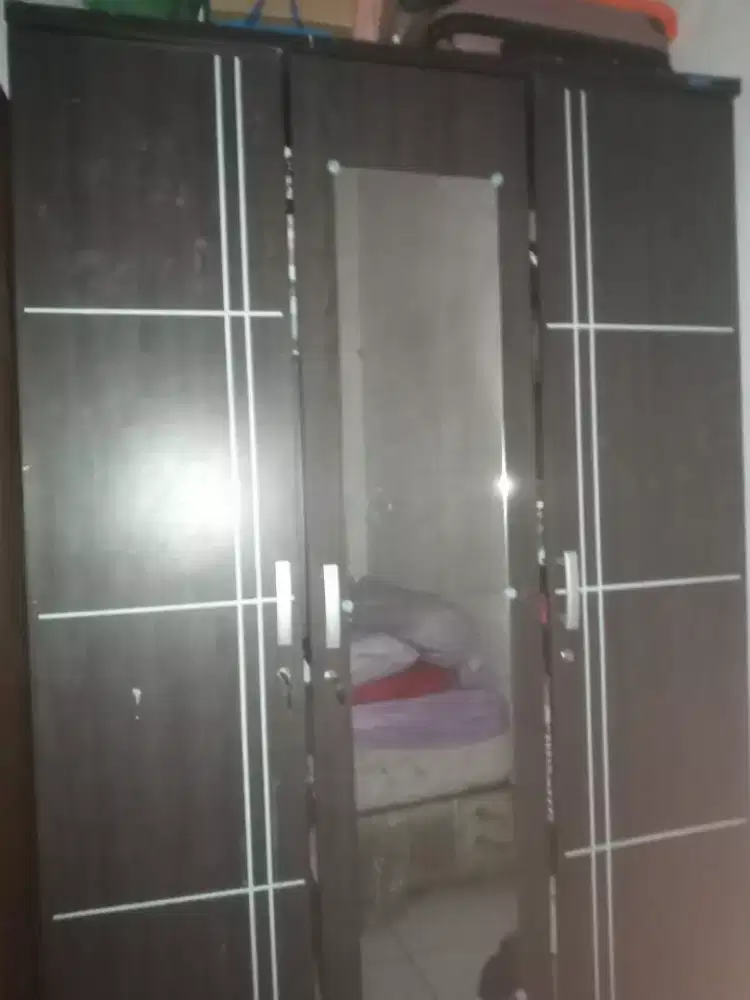 Dijual lemari 3 pintu