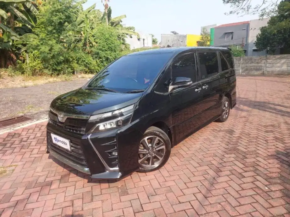 Pajak Panjang Toyota Voxy 2.0 Bensin-AT 2019 Hitam SRR