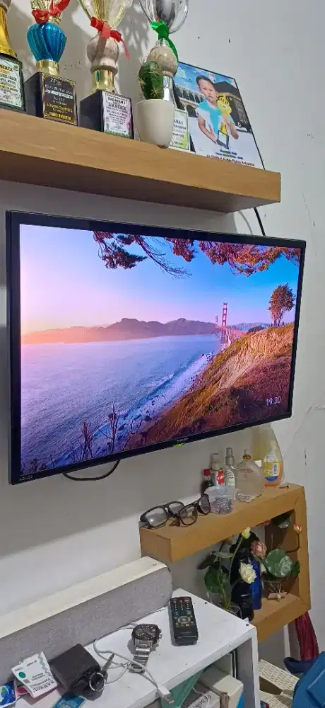 TV SHARP 32 INC kondisi bagus