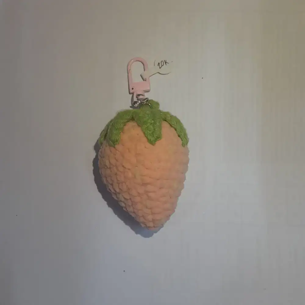 Gantungan Kunci Rajut Stroberi - HSC 2025