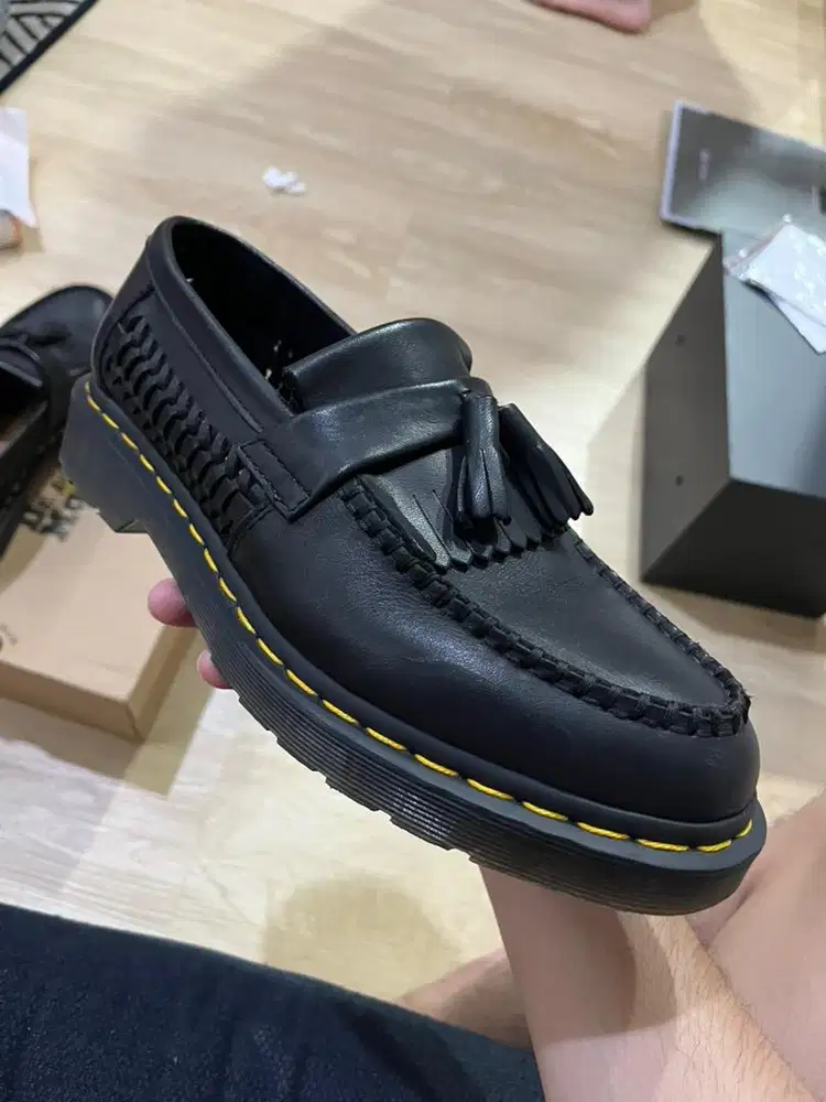 Docmart Adrian Woven Black