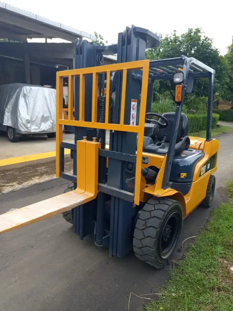 Forklift 3 Ton Caterpillar 2020 mast 4,7 Three lift
