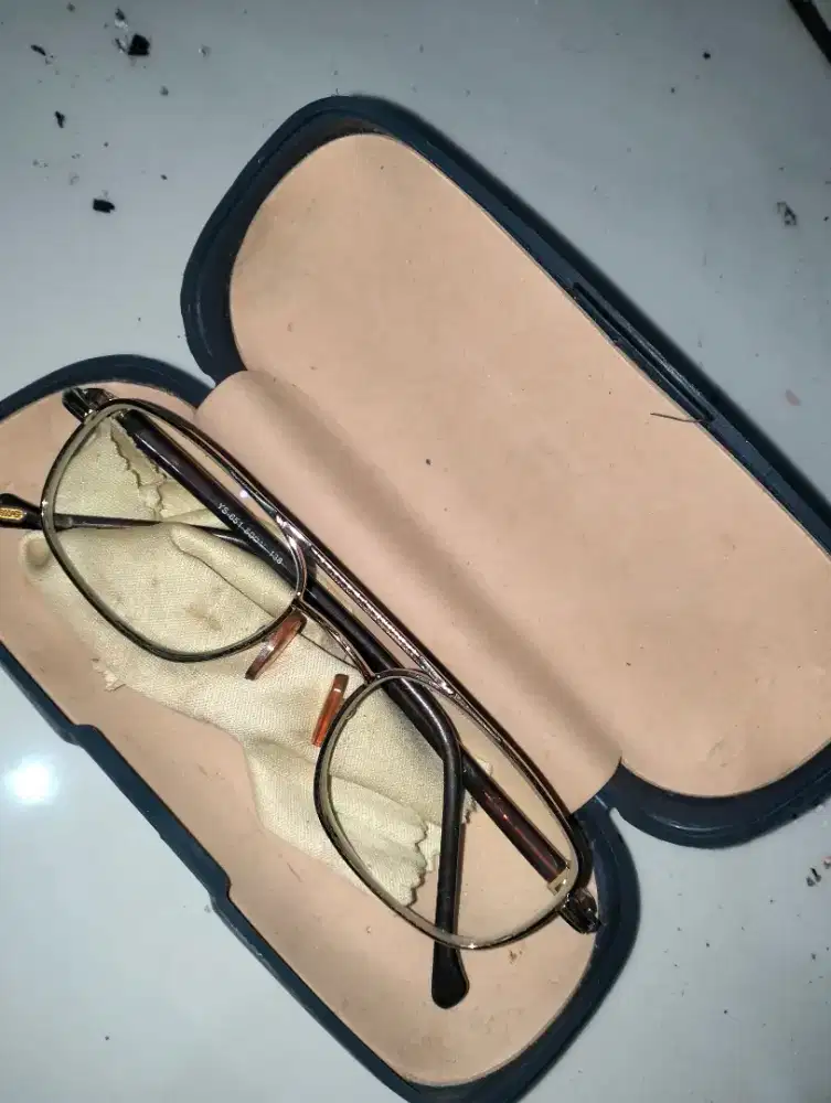 Kaca mata plus, mulus