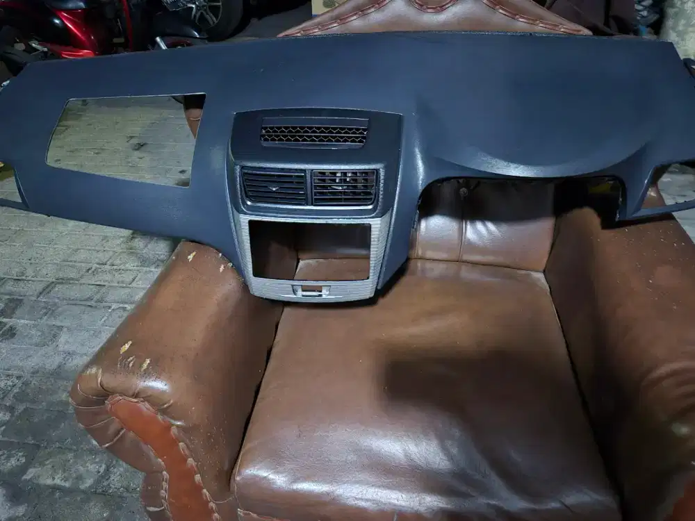 Meja dasbor avanza 2013/2014