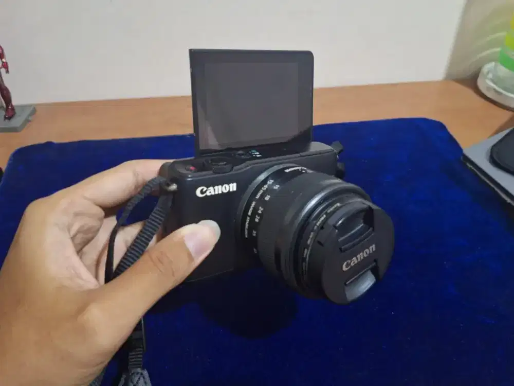 CAMERA CANON M10
