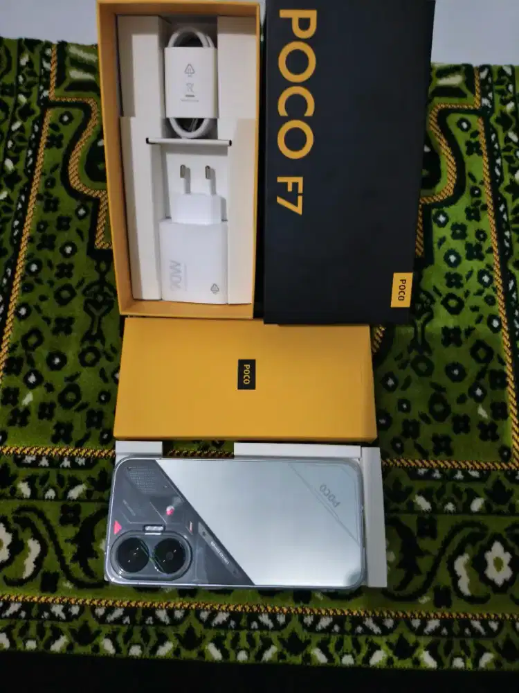 Handphone Poco F7 Silver 99% Like New dan Fullset (Nego Pertamax)