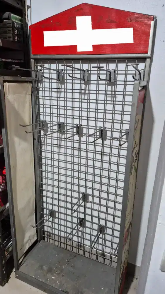 Pajangan Display Toko Gantungan Jualan Besi