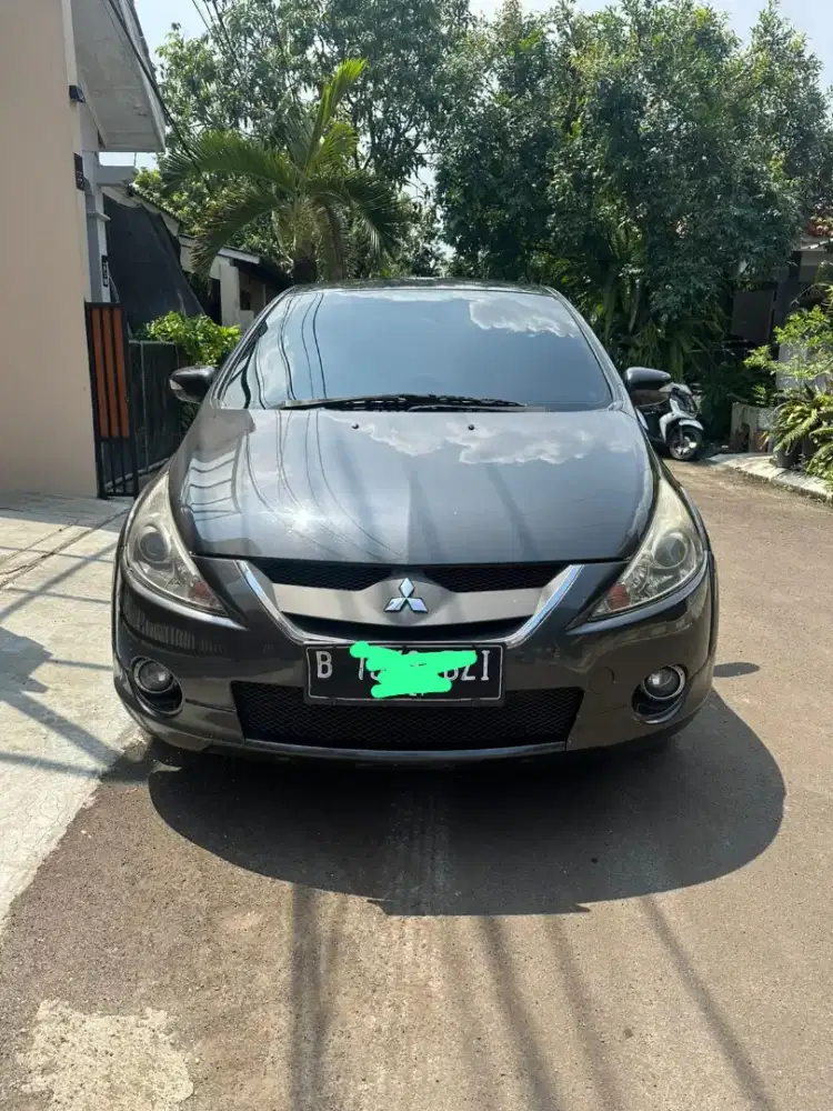 Mitsubishi Grandis 2010 Bensin