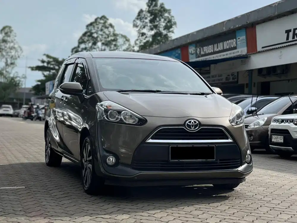 PROMO MURAH!! TOYOTA SIENTA V AT MATIC 2017 COKLAT
