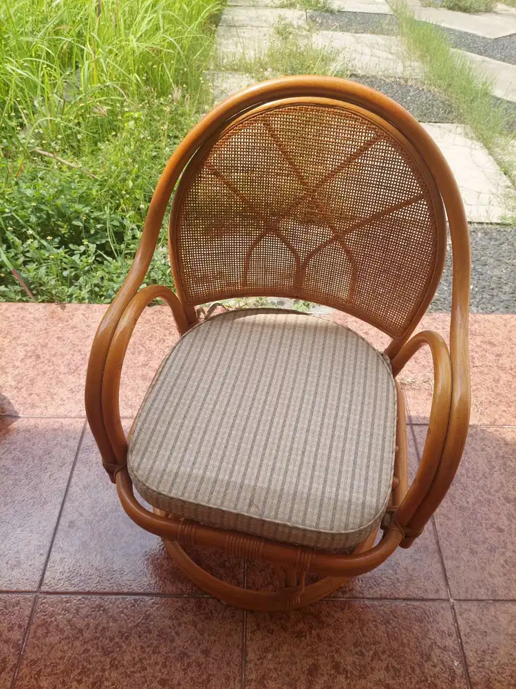 Kursi Rotan Putar (Bekas)