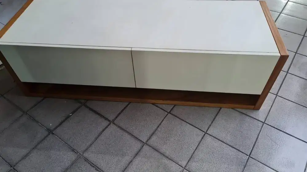 Lemari 2 Laci Putih (Bekas)