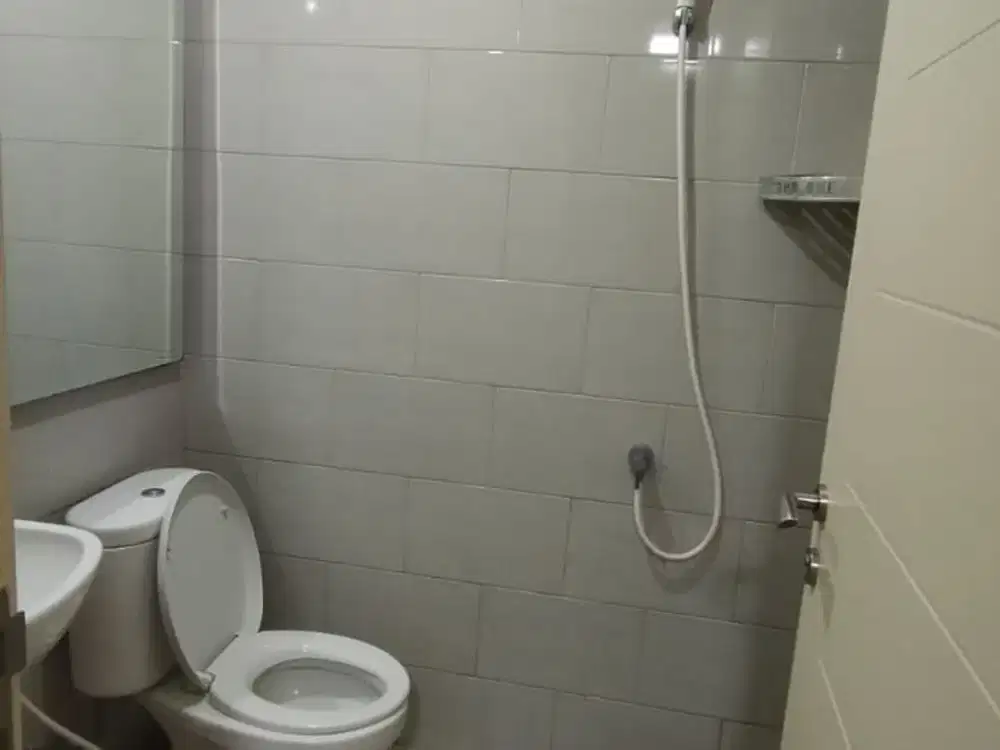 Disewakan apartemen Benson 2 BR full furnish Lt 7 hanya 60jt/th