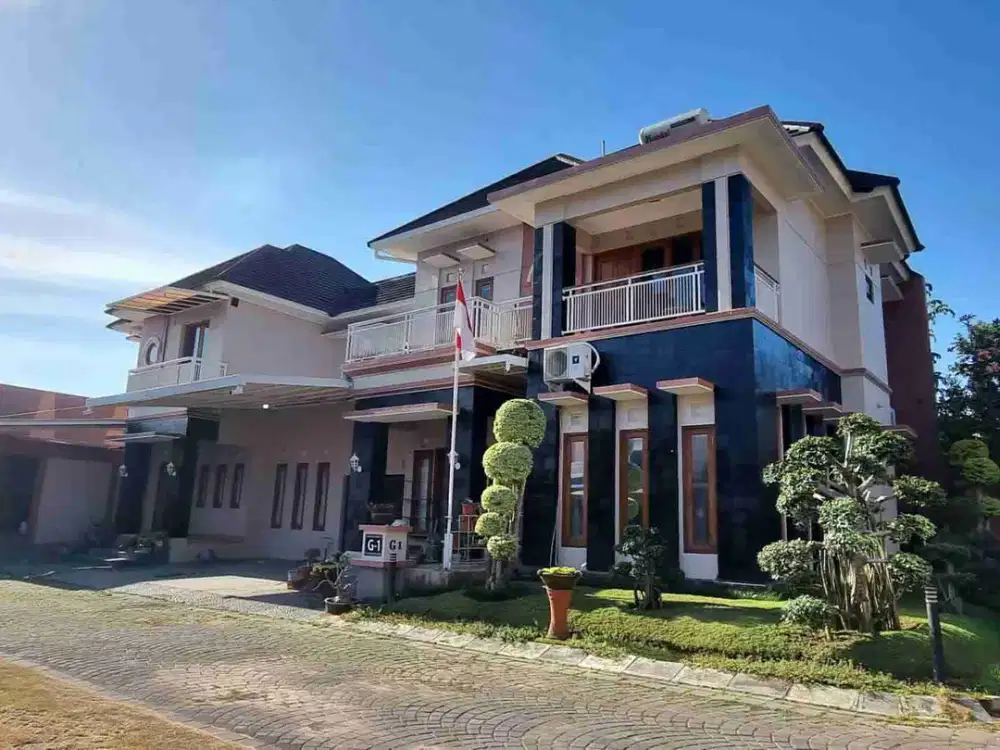 Dijual rumah mewah dalam perumahan Kuantan Regency terletak di Jl Bener, Tegalrejo
