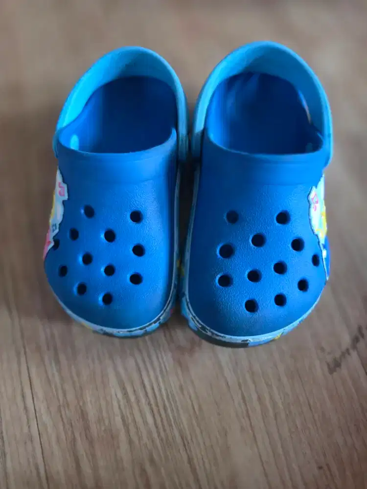 Sendal Crocs baby shark