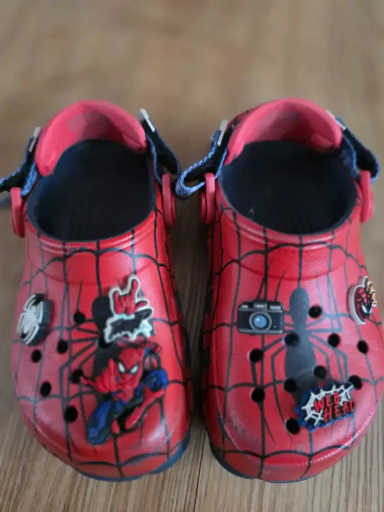 Sendal Crocs Spiderman