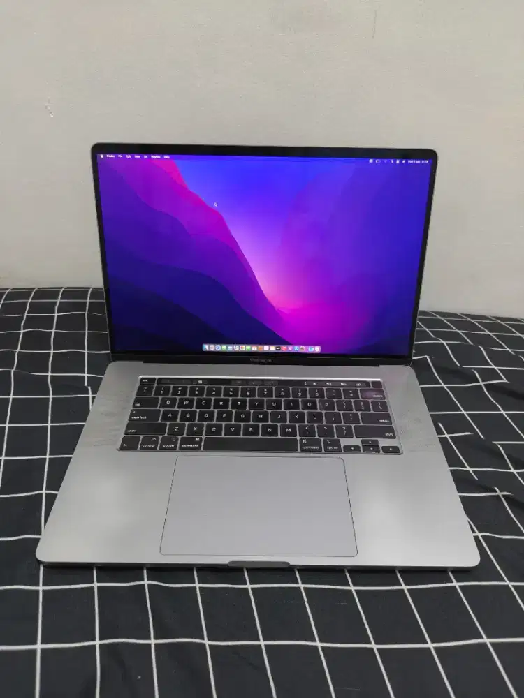 Macbook Pro 16 inch 2019 i7 16gb/512gb dual vga