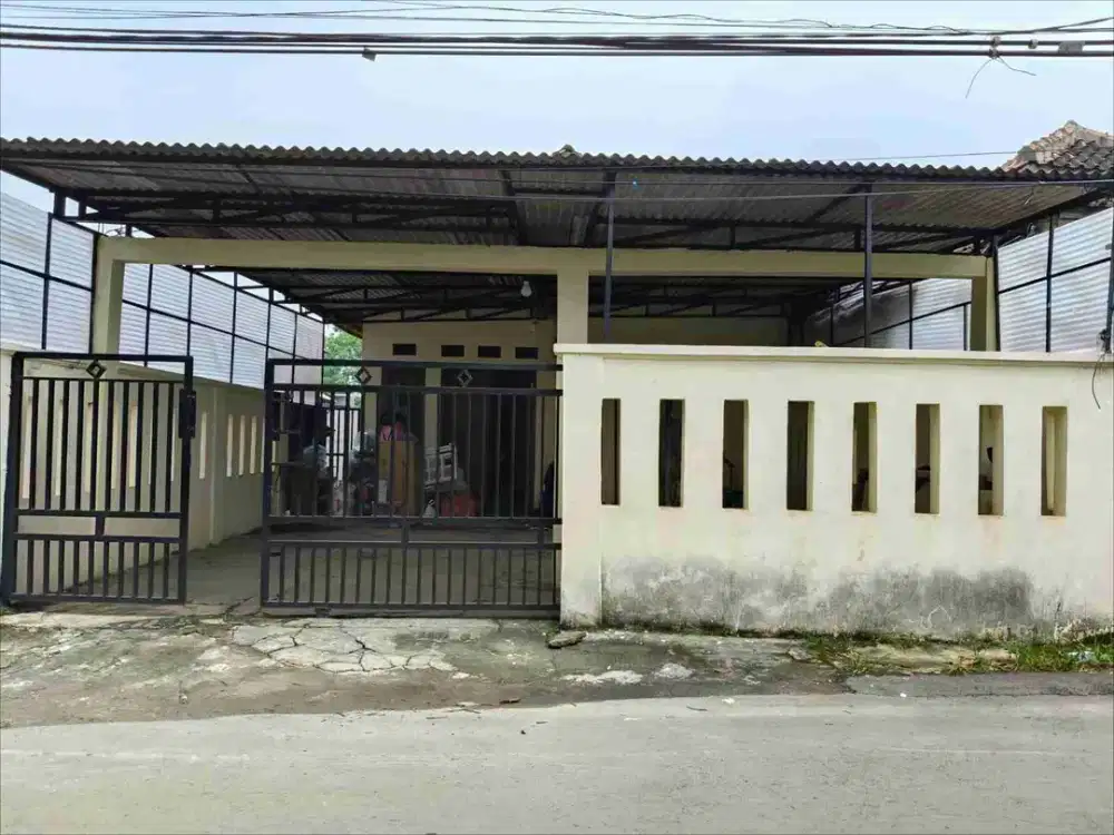 Di jual rumah dengan tanah luas dekat pintu tol cimanggis depok