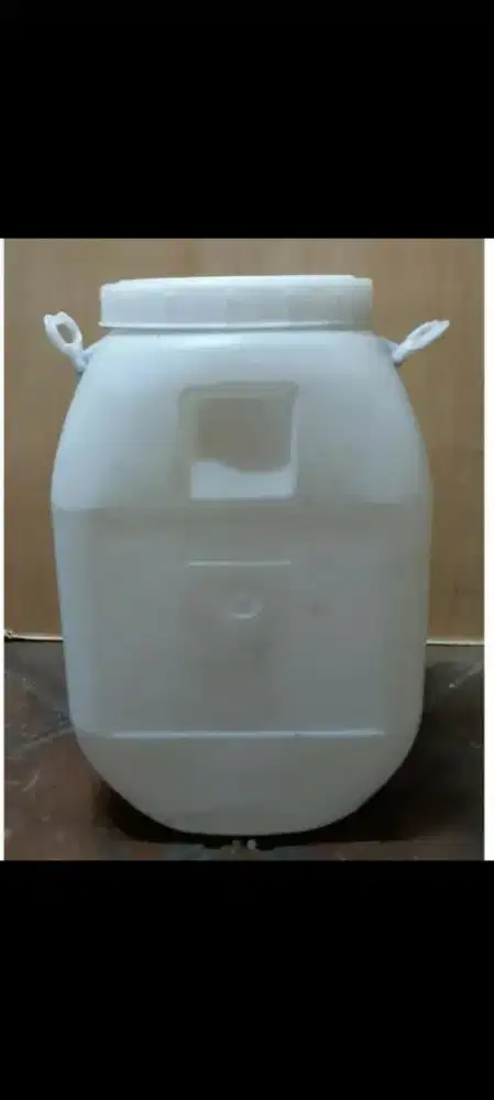 Gentong bekas kaporit