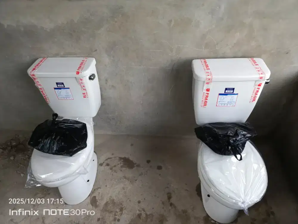 Closet duduk toto cw 516 engkol samping siap pakai