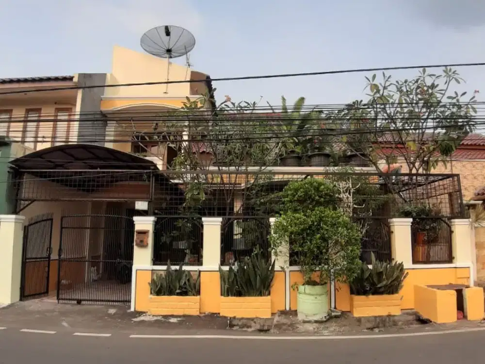 Rumah 2 Lt SHM 8 Mnt ke Mall Cipinang Indah Siap KPR J-34018