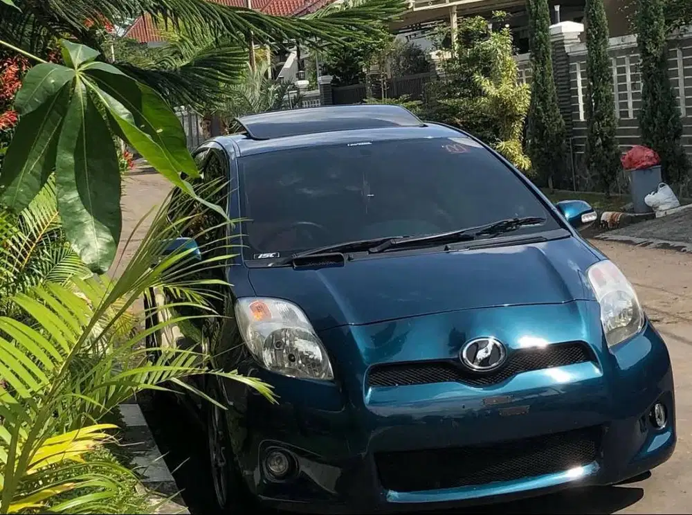 Toyota yaris E manual 2009