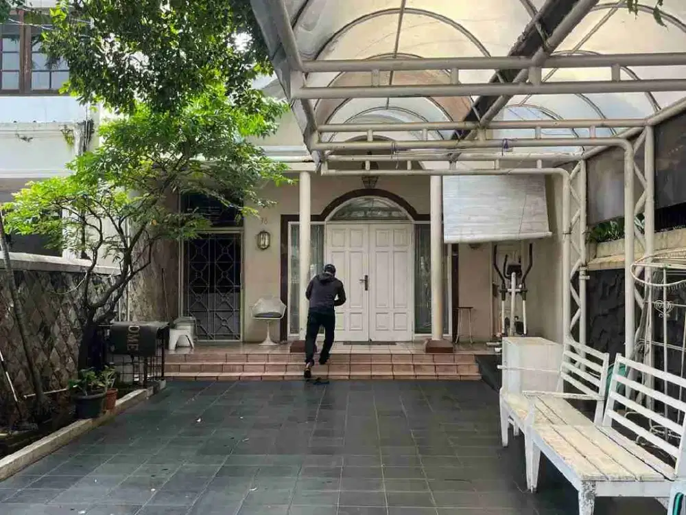 Rumah 1.5 Lantai, di Menteng - Lokasi Prime, BEST PRICE FOR SERIOUS BUYER