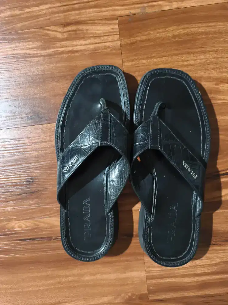 Sandal Merek Prada