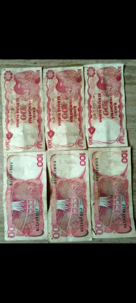 Mau jual uang jadul 100 rp keretas th 1984