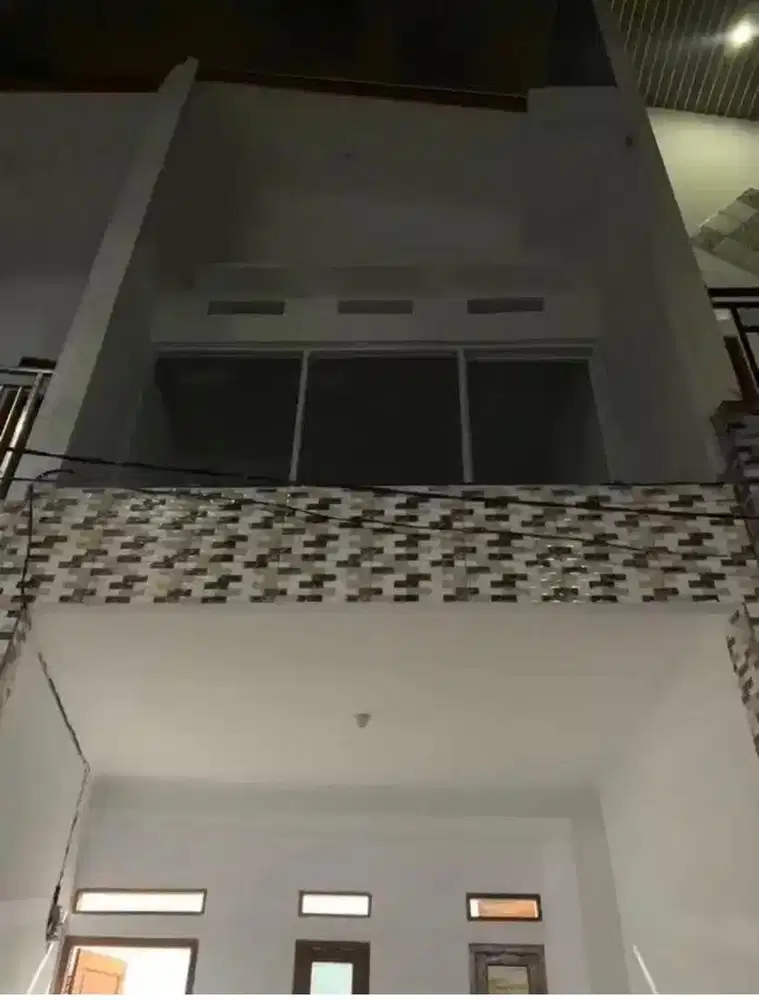 disewakan / dikontrakan rumah 2 lantai