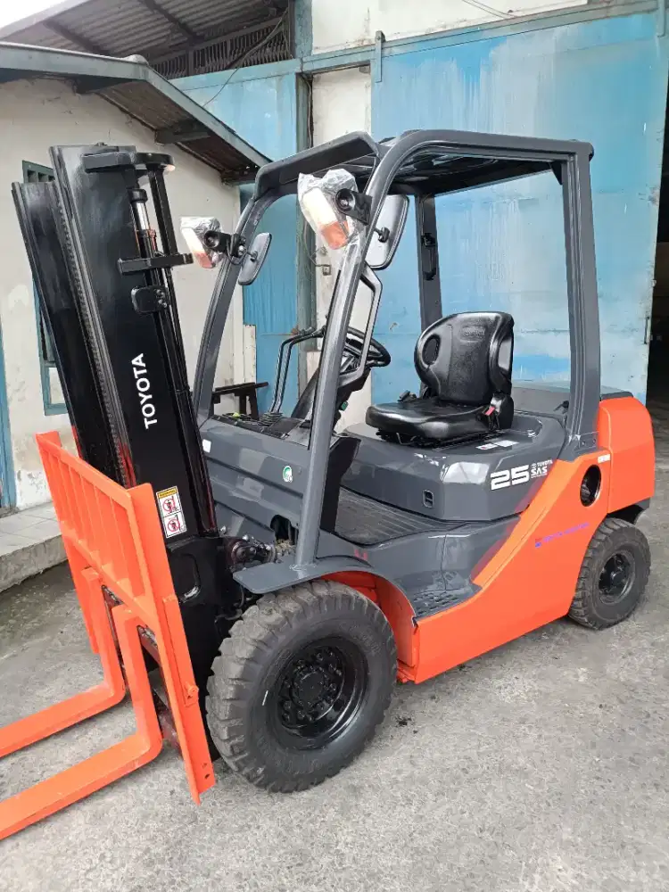 Forklift Toyota forklif siap kerja forklip 2,5 ton