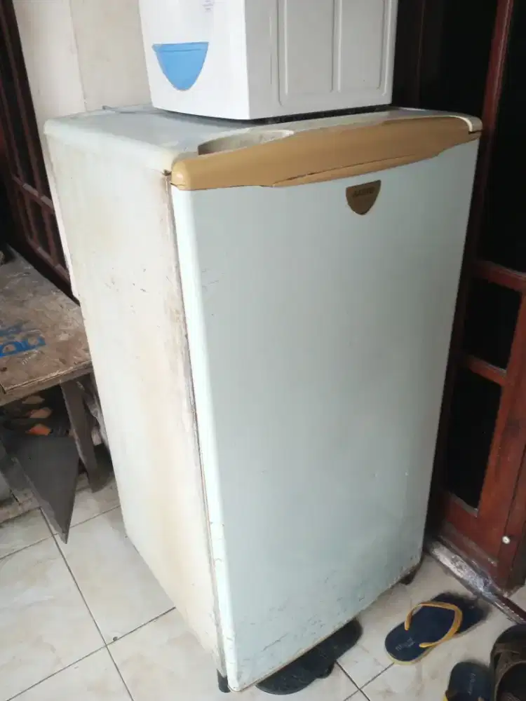 Menerima jual beli kulkas bekas borong atau satuan