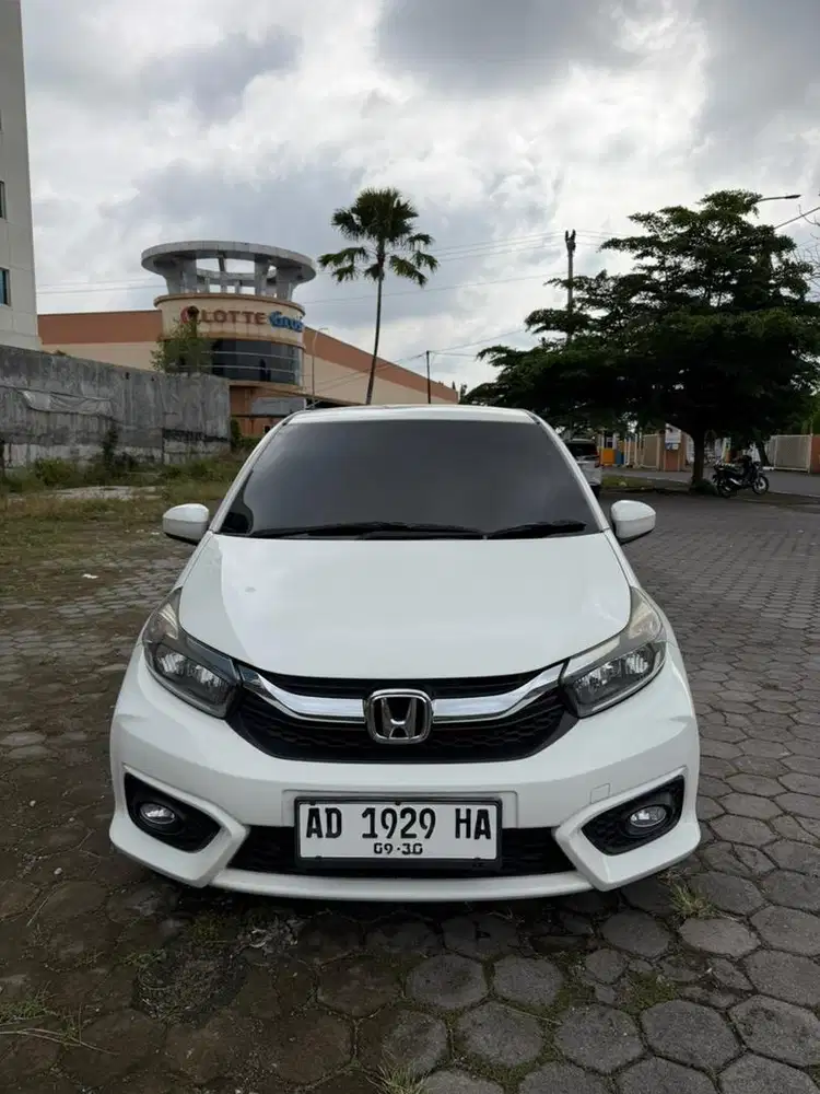 Honda brio putih matik 2020