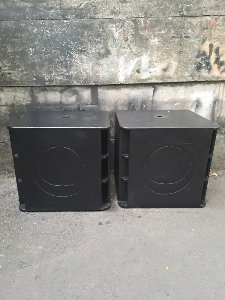 Subwofer turbosound milan 15b