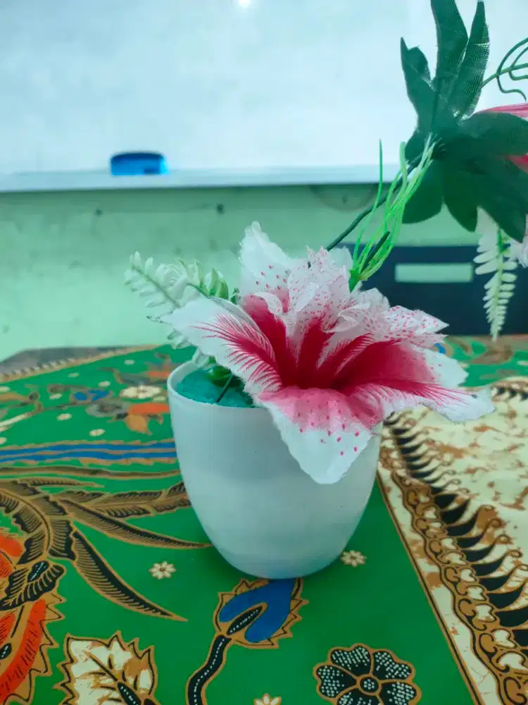 Bunga Meja Estetik Bekas Naik Kelas - HSC 2025