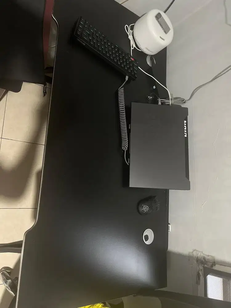 Meja Komputer Gaming/Meja Belajar