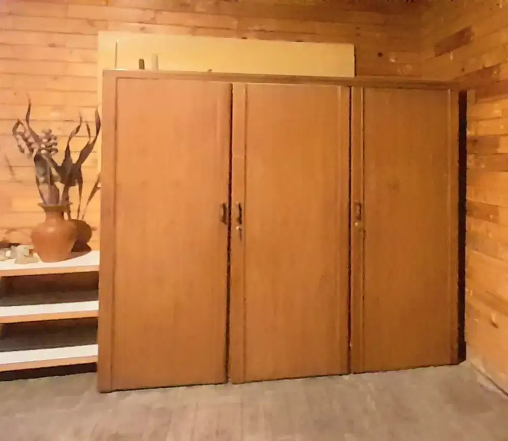 Lemari Pakaian 3 Pintu