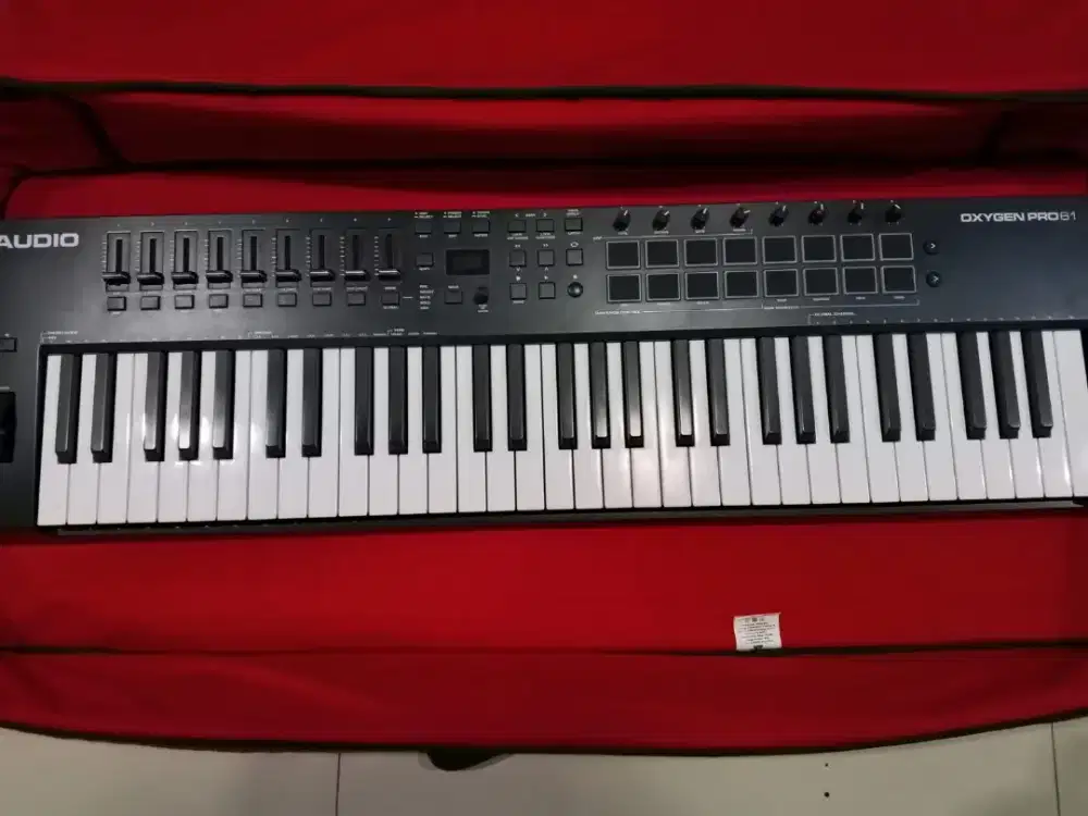midi controller m audio oxygen pro 61 (bisa jadi keyboard)