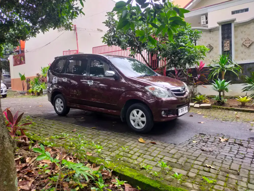 Dijual cepat. avanza g metik 2010. istimewa