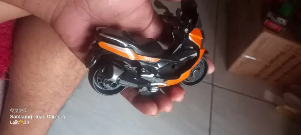 Mainan motor mirip Xmax miniatur