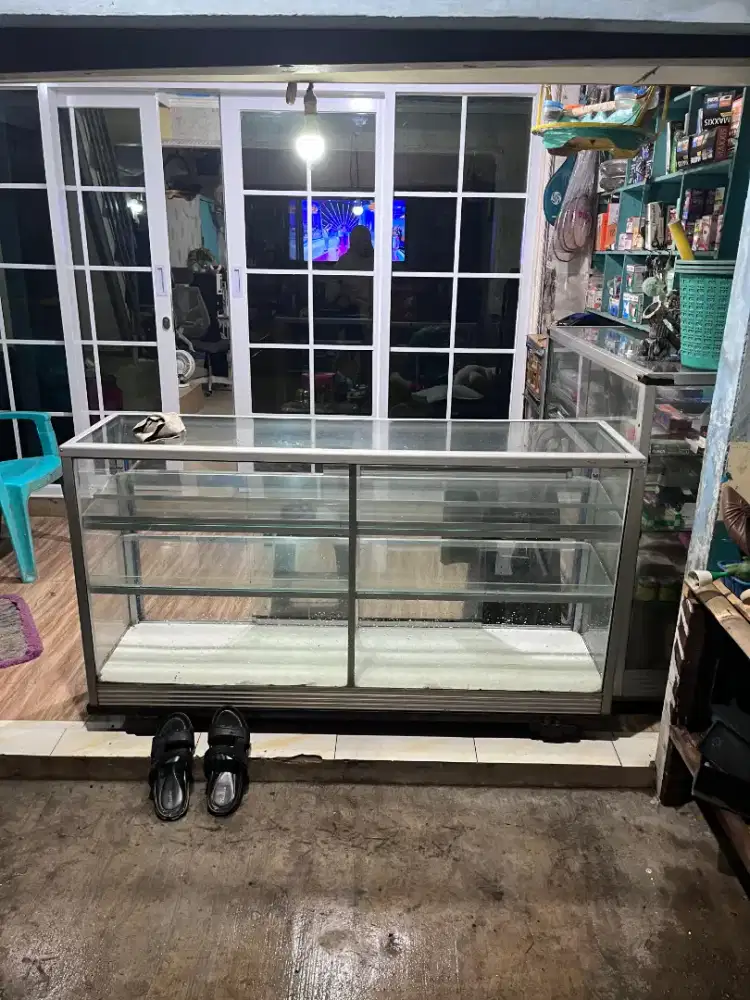 DI JUAL ETALASE BEKAS KONTER