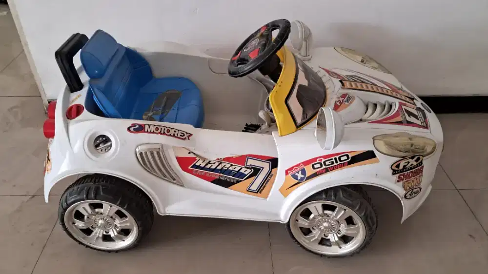 Mainan Mobil aki accu anak