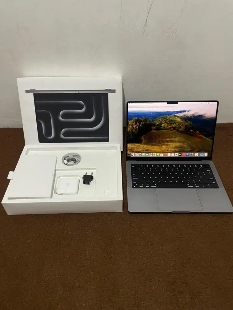 Macbook Pro M3 14inch 8/512 Like New Lengkap