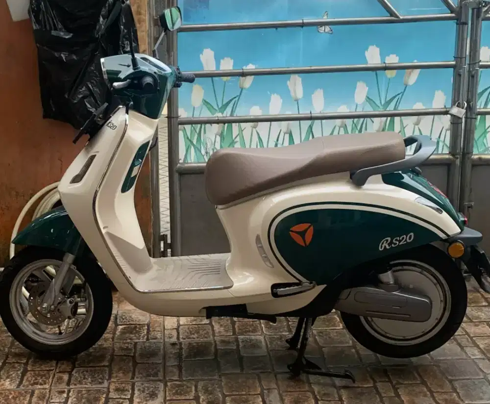 Dijual motor listrik yadea RS20 15juta nego