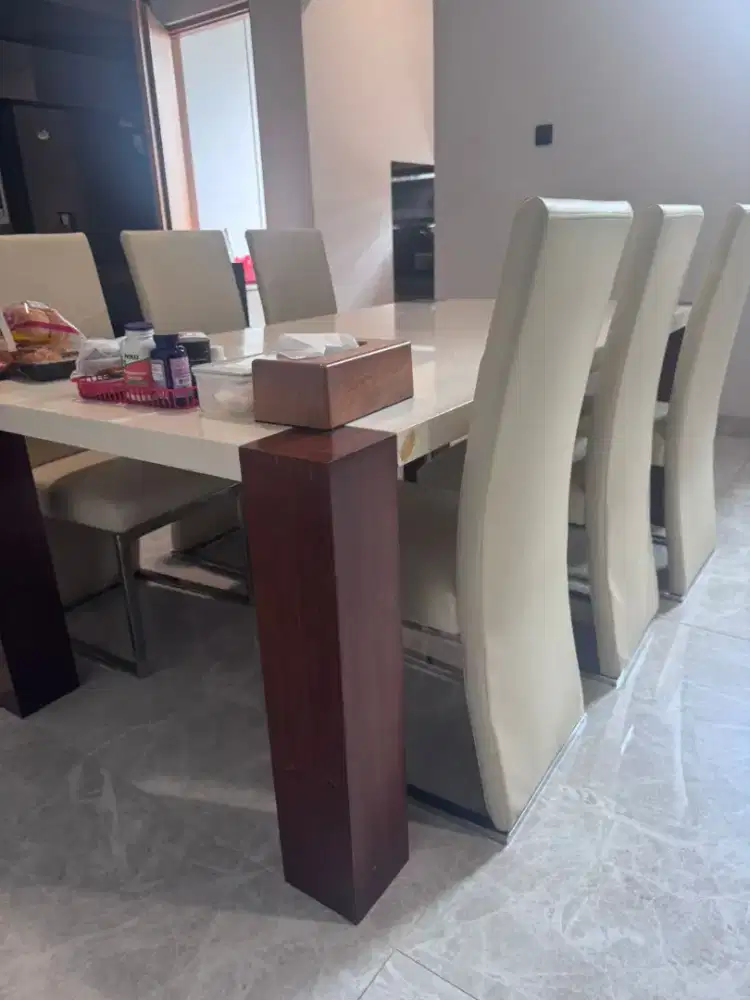 Meja makan 6 seater informa