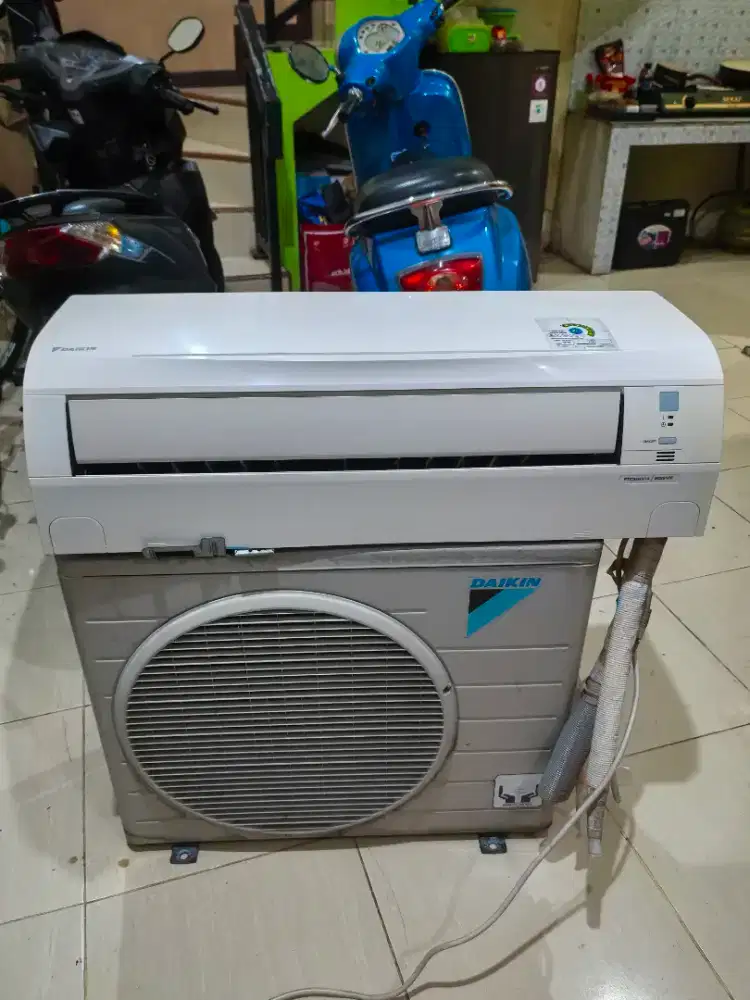AC 1 ½ PK merk Daikin model/type  ftc rc 35nv14