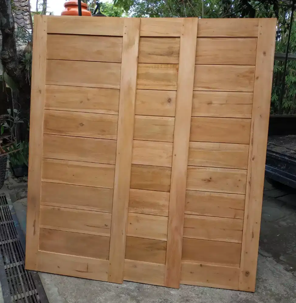 Kusen dan daun pintu kamar minimalis