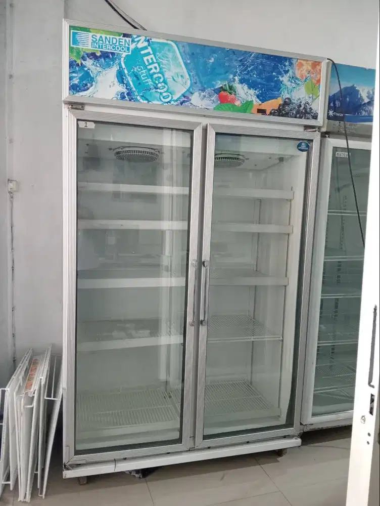 Showcase/chiller bekas murah pendingin minuman merk sanden intercool